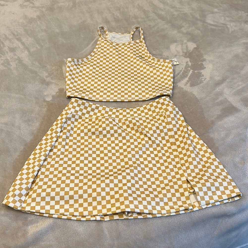 Adorable two piece tennis set for girls , Aeropostale size xs skirt and s top